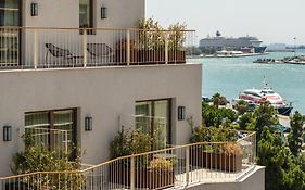 Mitsis N'U Piraeus Port